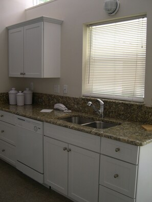 Private kitchen - Orchid Island Cottages (Vero Beach)
