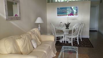 Cottage, Multiple Bedrooms | Living room | Flat-screen TV