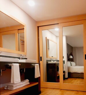 Coffres-forts dans les chambres, ameublement personnalisé, Wi-Fi gratuit