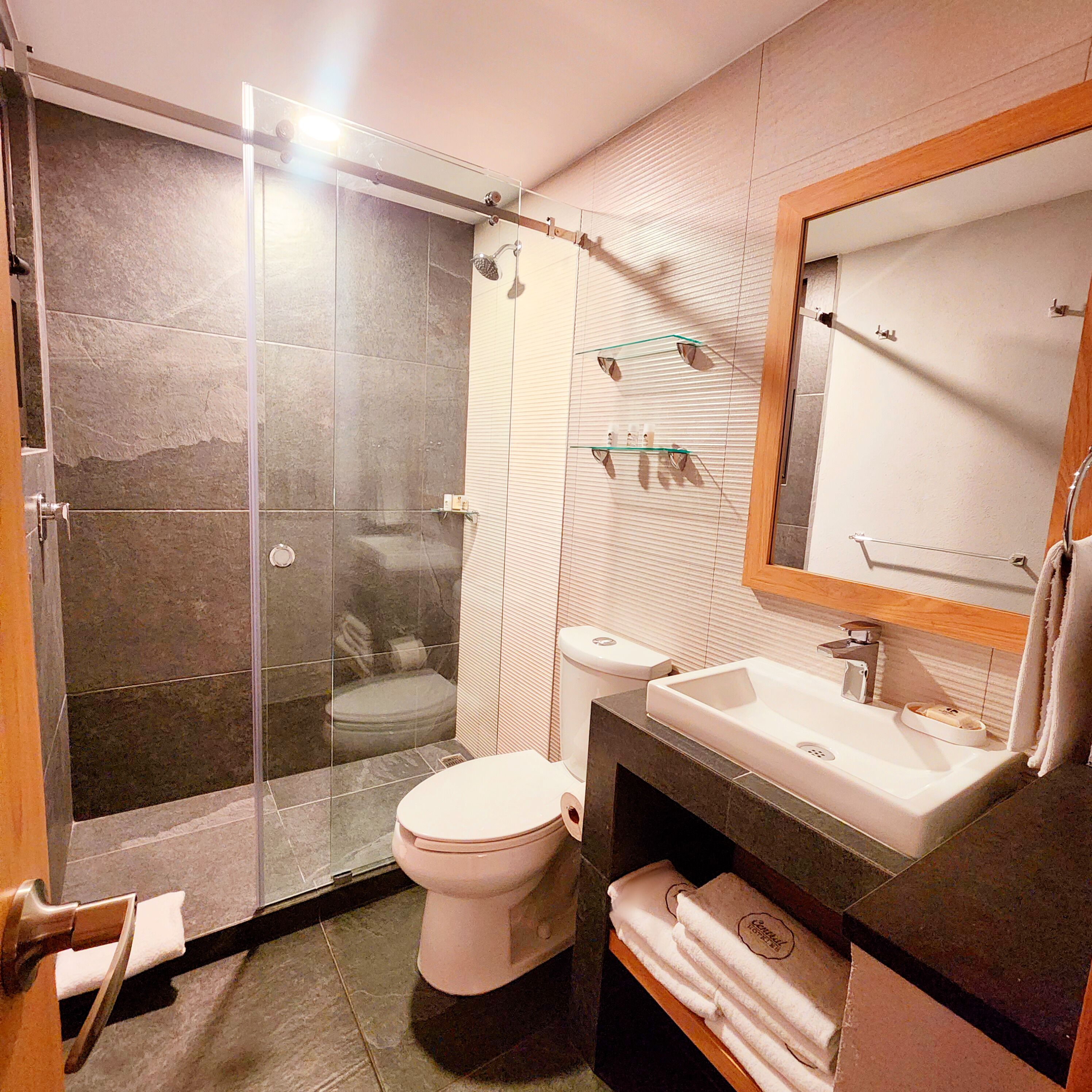 Foto - Canada Central & Rooftop