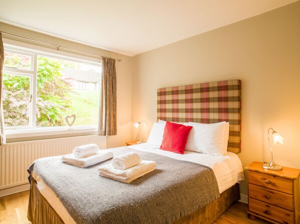 書桌、熨斗/熨衣板、免費搖籃/嬰兒床、折疊床/加床