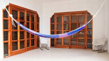 Dreibettzimmer, 3 Einzelbetten, eigenes Bad | Fassade der Unterkunft