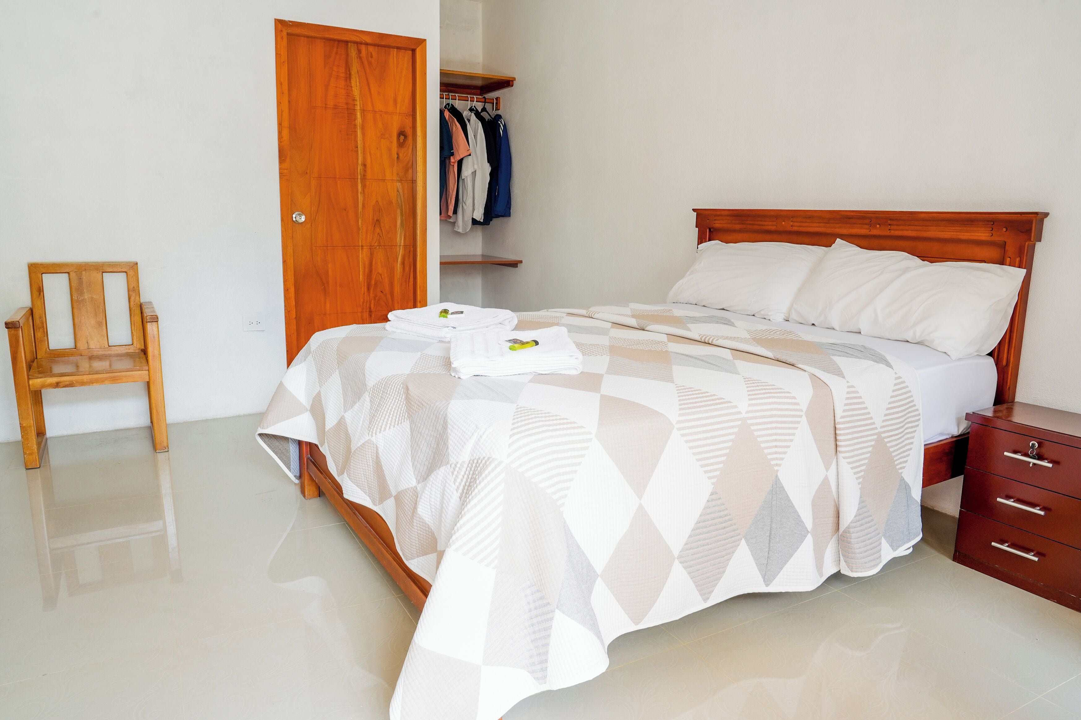 Double Room, 1 Queen Bed, Private Bathroom | Front of property