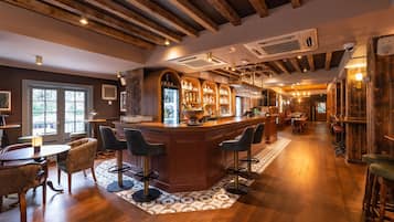 Breakfast, lunch and dinner served