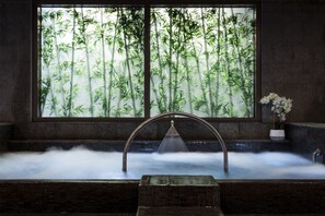 Couples treatment rooms, sauna, hot tub, steam room, body treatments