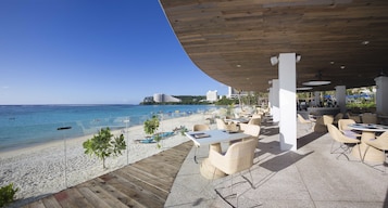 Poolside bar