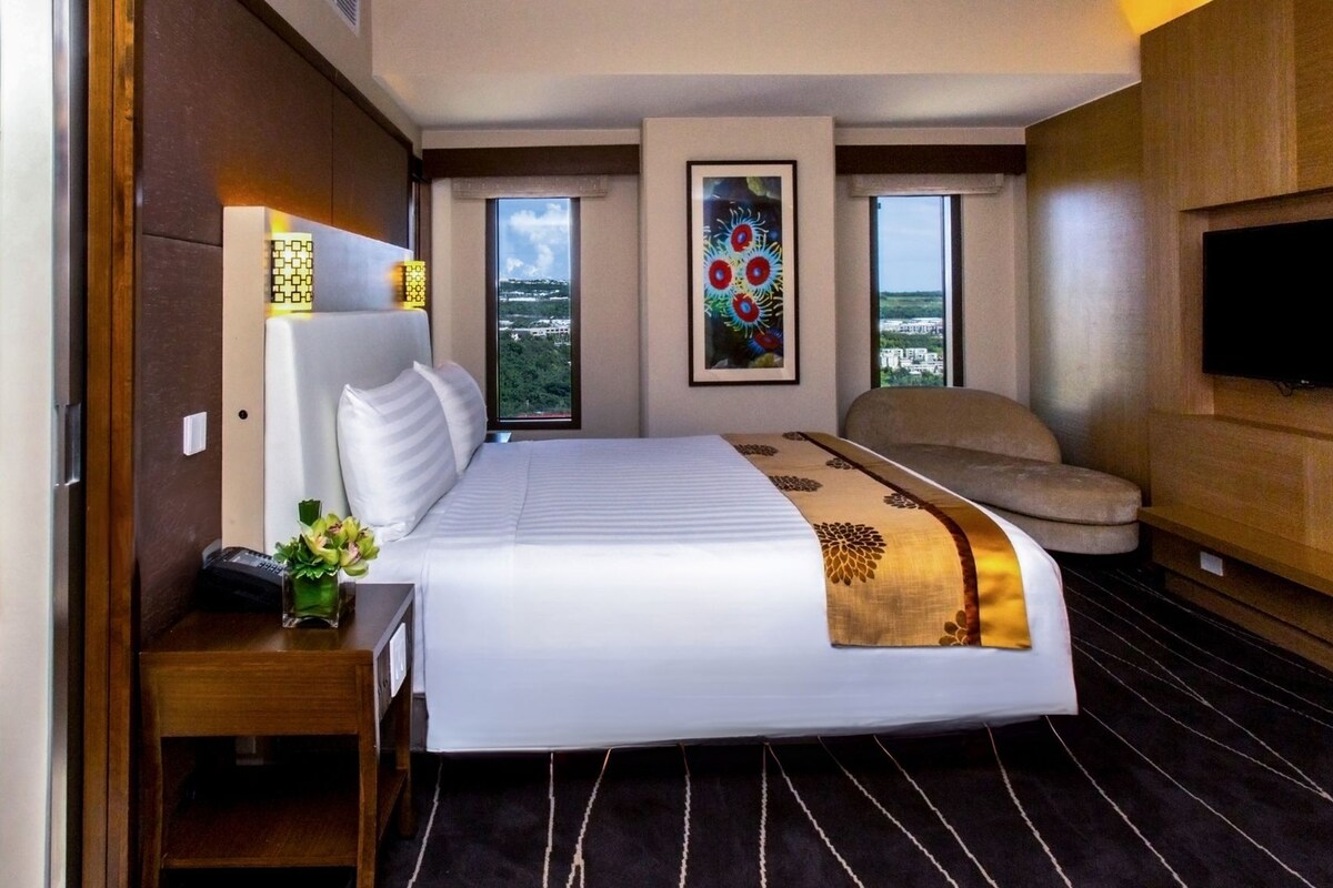 Artículos del minibar gratis y caja de seguridad en la habitación