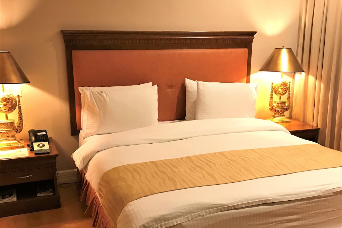 Premium bedding, minibar, in-room safe, desk