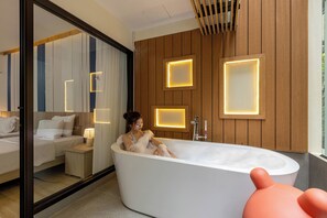 Two Bedroom Family Suite Garden View | Private spa tub