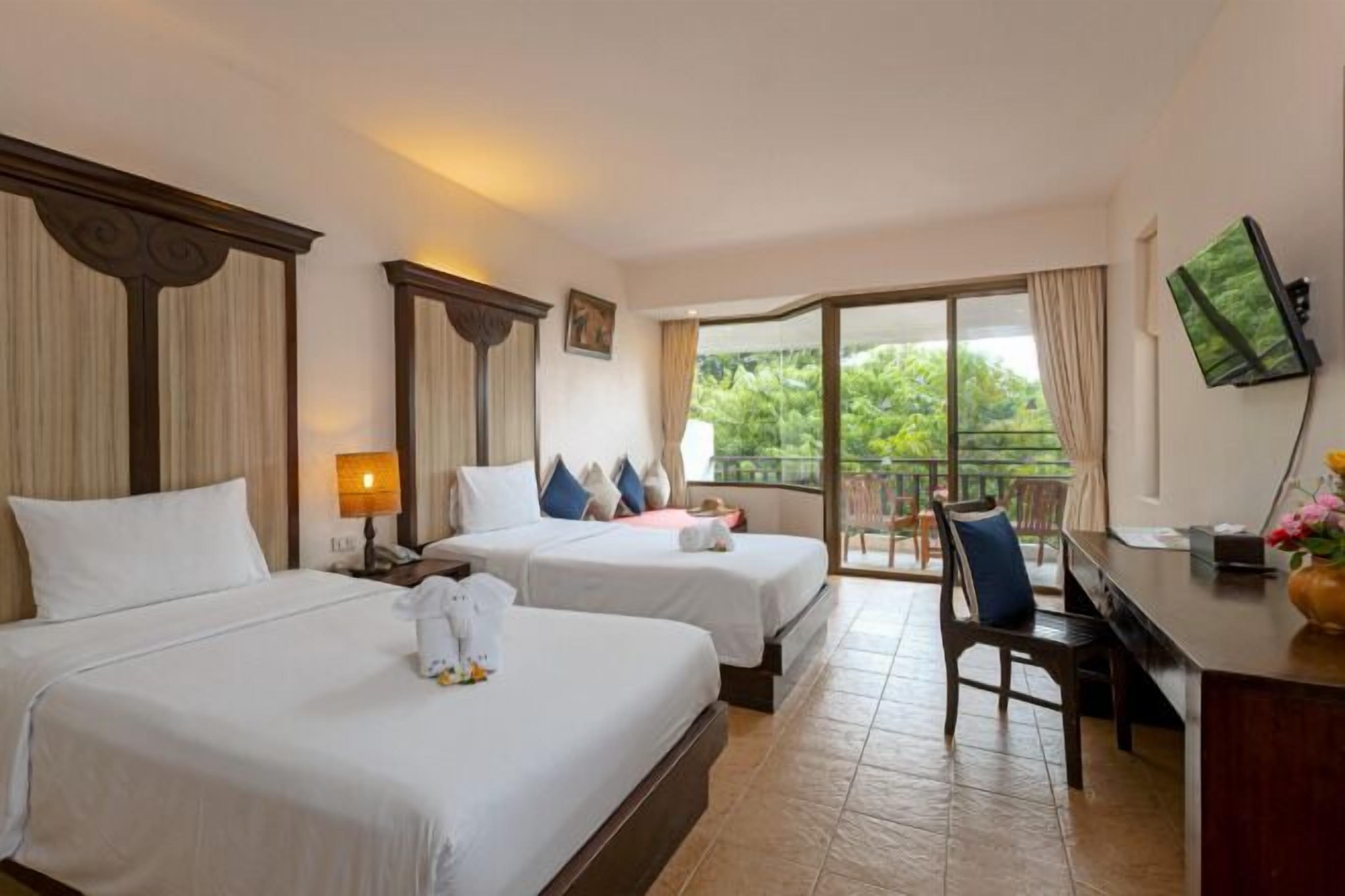 Minibar, safe på rommet, blendingsgardiner og strykejern/-brett