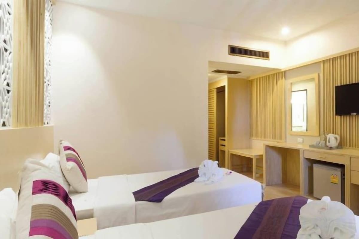 Minibar, in-room safe, blackout drapes, iron/ironing board (on request)