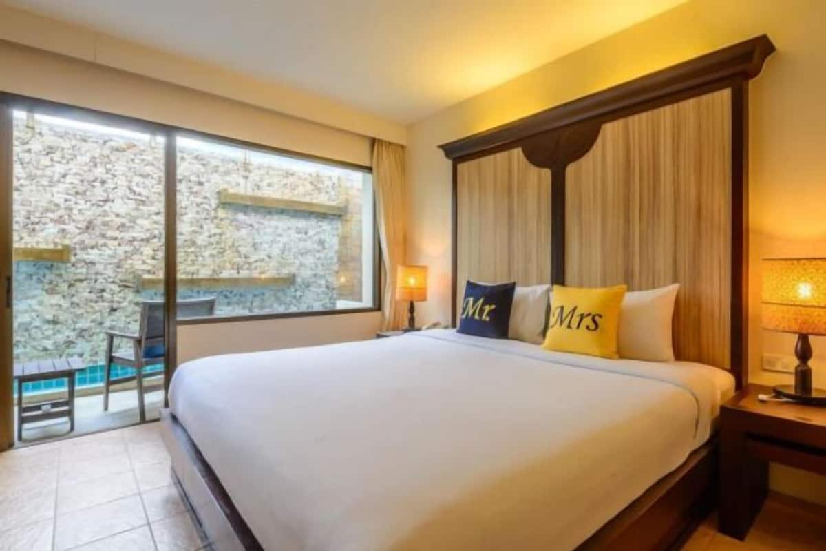 Minibar, in-room safe, blackout curtains, iron/ironing board