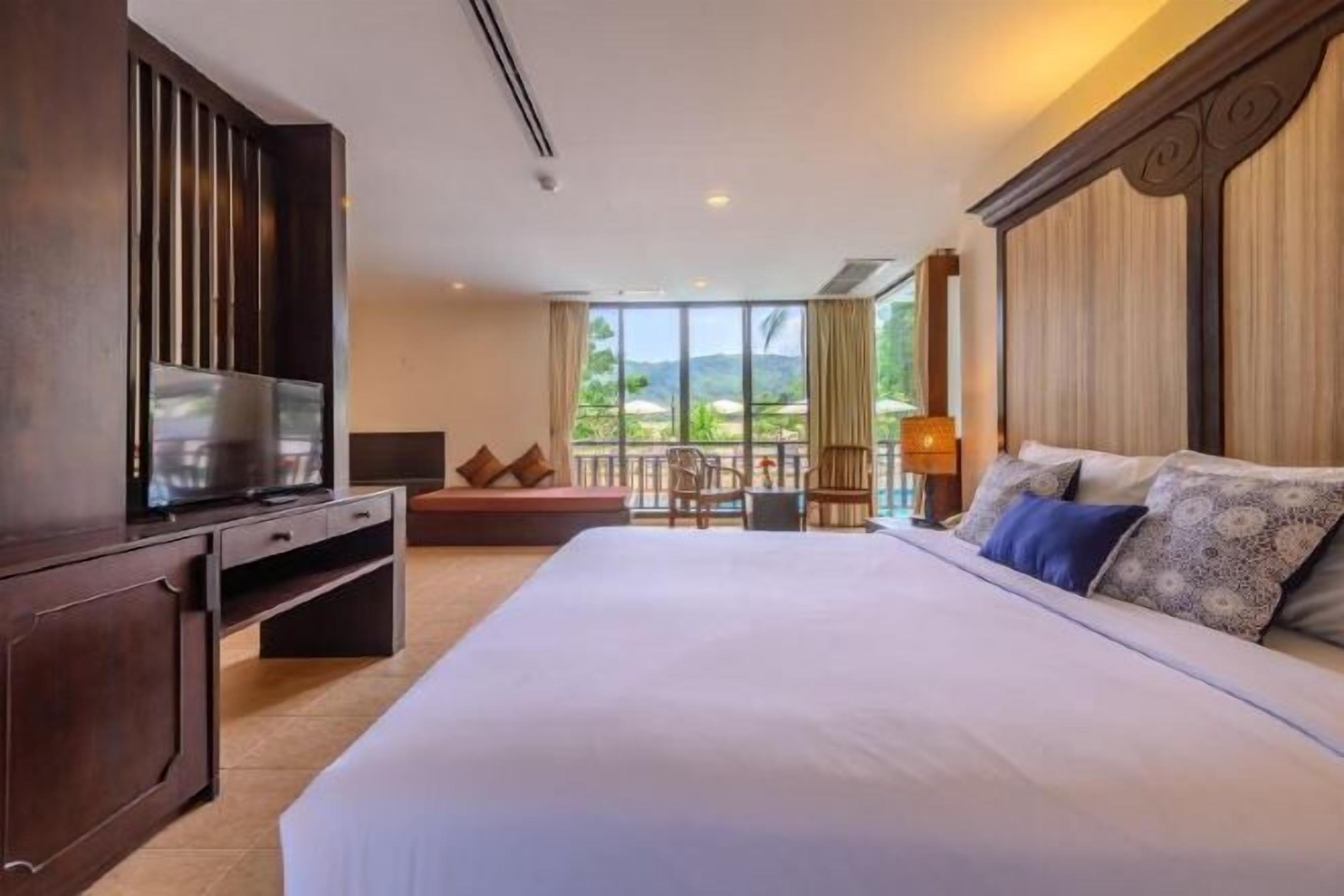 Minibar, in-room safe, blackout curtains, iron/ironing board