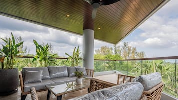 In-room safe, desk, blackout curtains, free WiFi