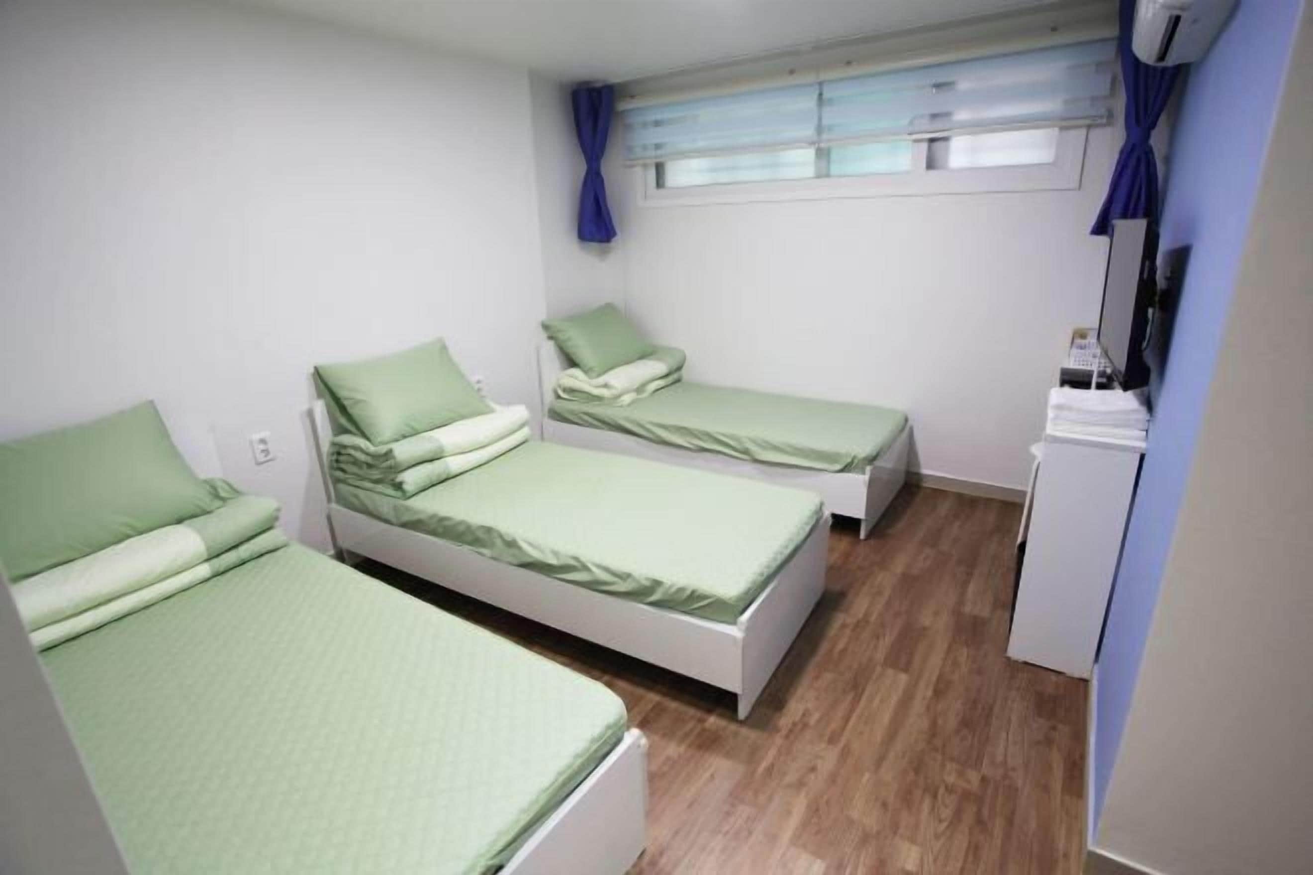 In-room safe, free WiFi