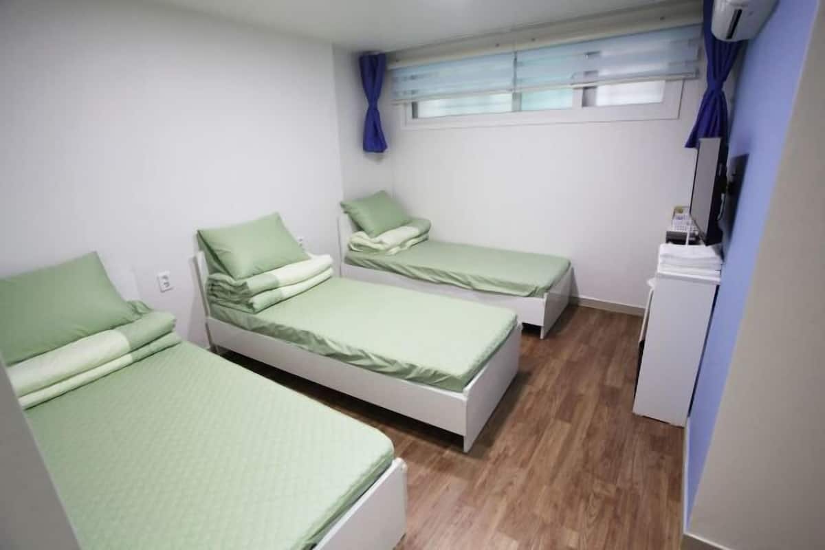 1 bedroom, in-room safe, free WiFi