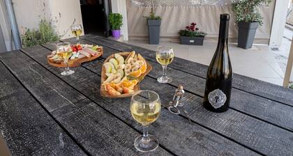 Stella Paradise by Checkin