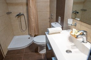 Bruser, gratis toiletartikler, hårtørrer, håndklæder