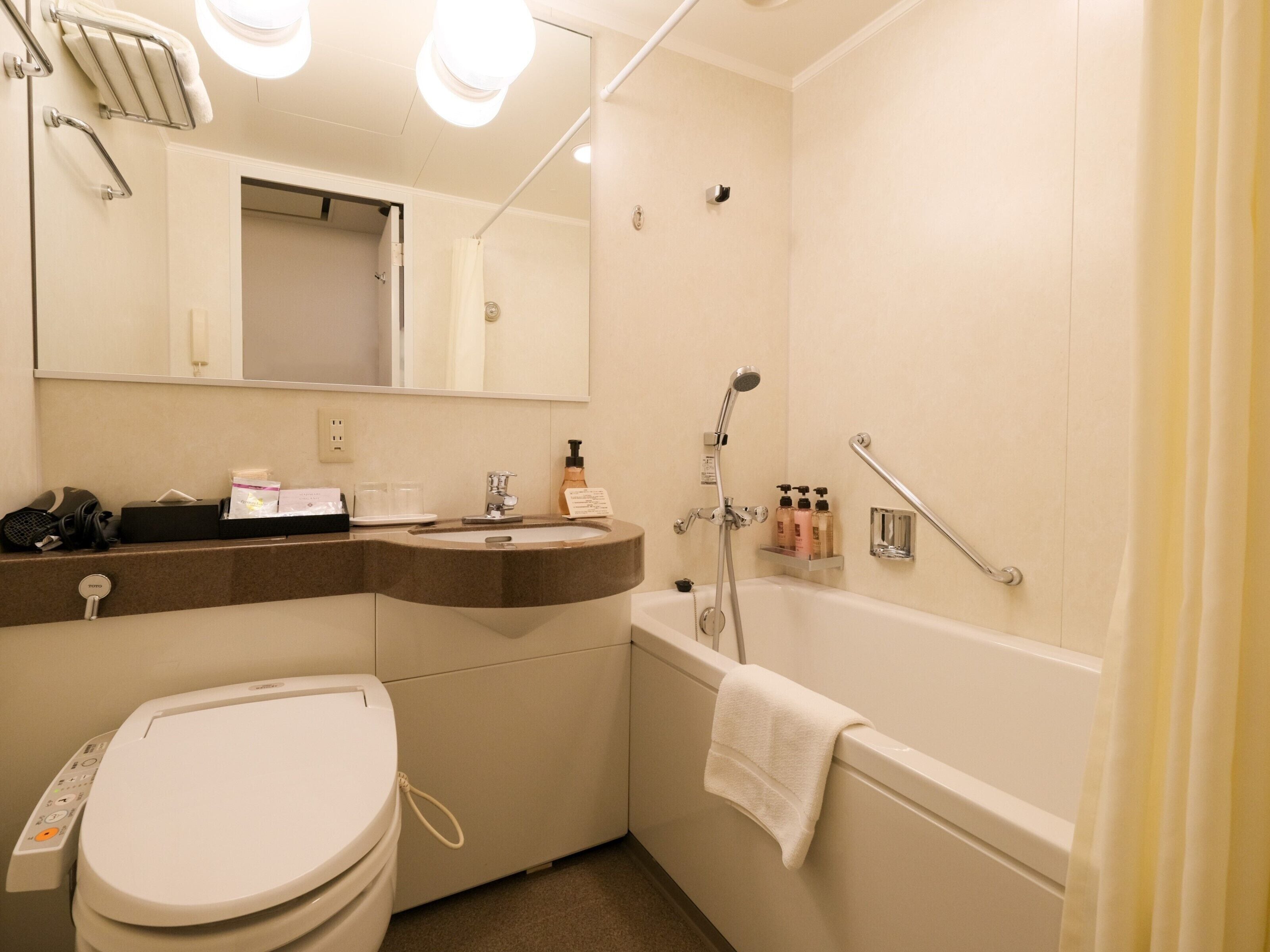 combined shower/bathtub, free toiletries, hair dryer, slippers