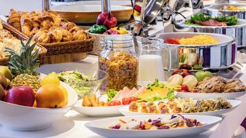 朝食 (ビュッフェ)、毎日提供 (1 名様 1980.00 JPY)