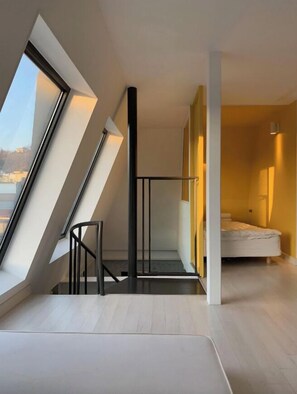 Cortinas blackout, wifi gratis y ropa de cama 