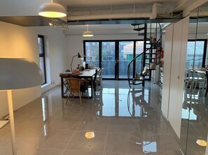 Living area - iHouse ChinChin (Seoul)