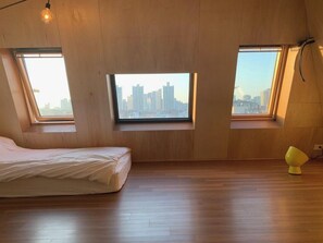 Blackout curtains, free WiFi, bed sheets - iHouse ChinChin (Seoul)