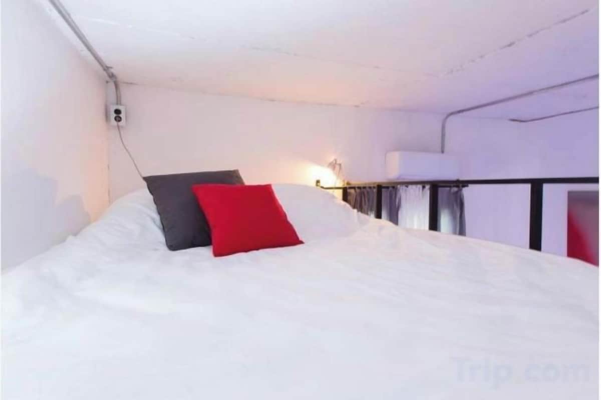 Blackout drapes, WiFi (free), bed sheets