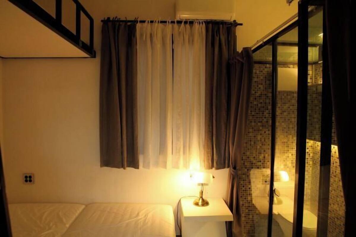 Blackout drapes, WiFi (free), bed sheets