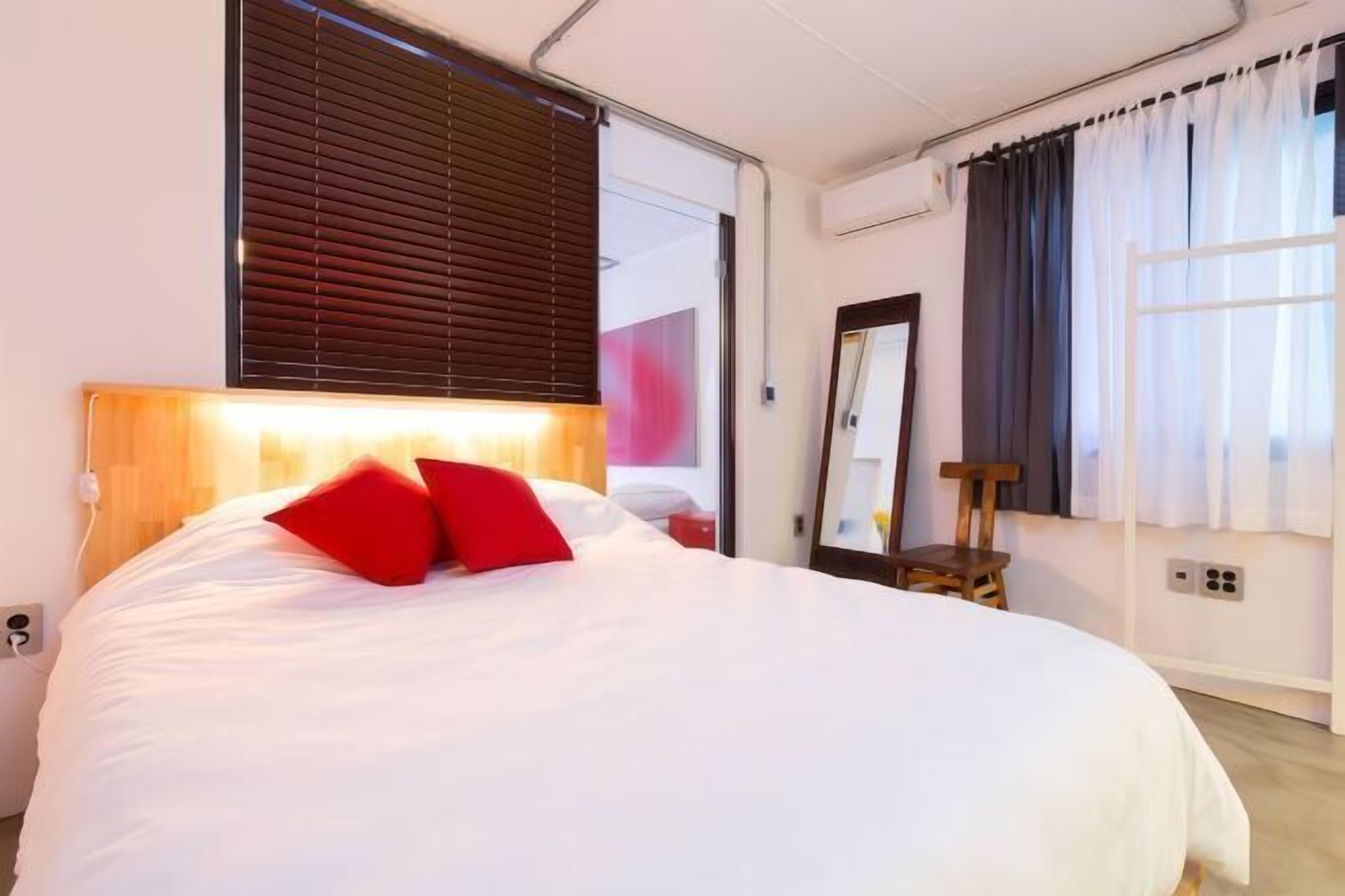 Blackout curtains, free WiFi, bed sheets