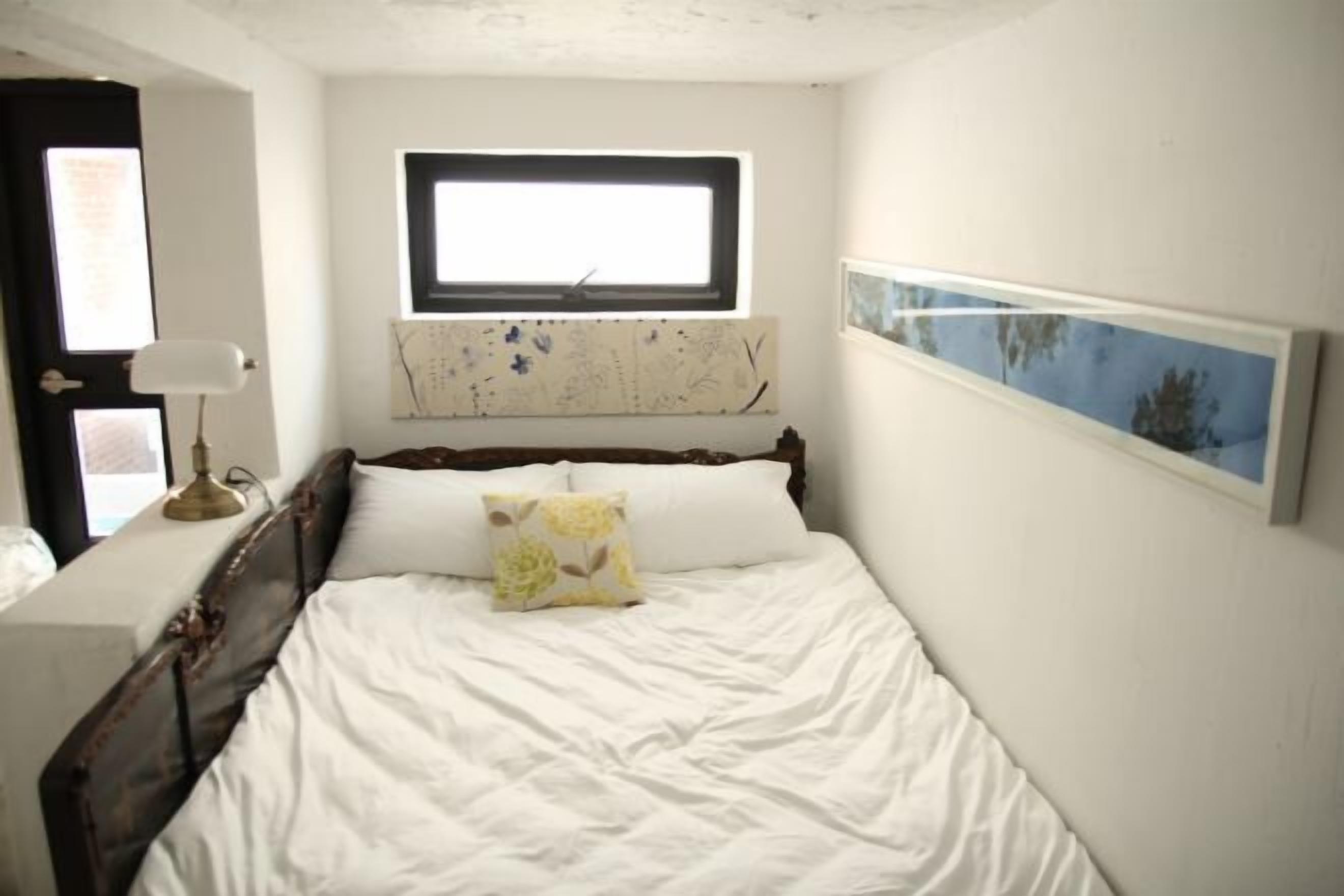 Blackout curtains, free WiFi, bed sheets