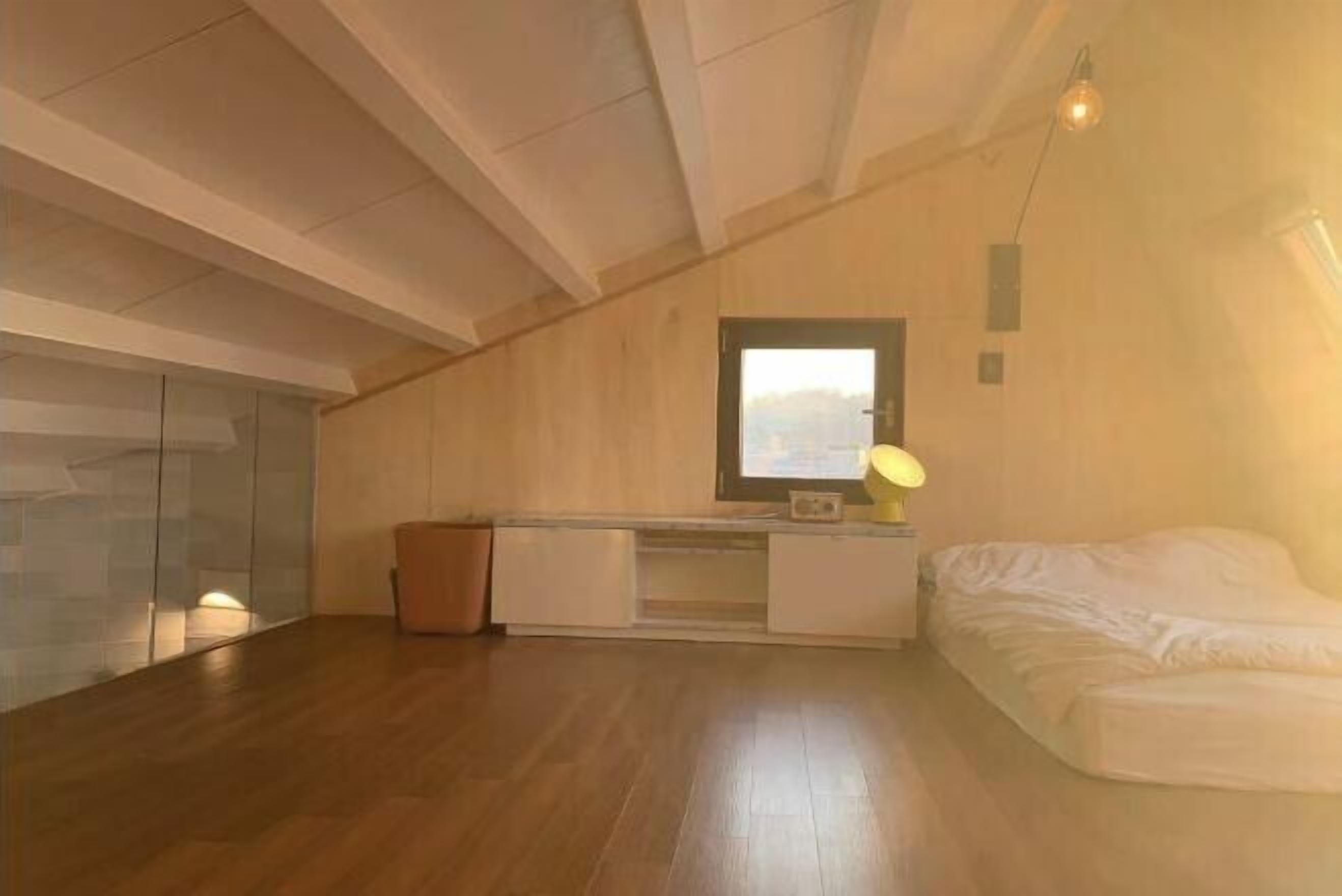 Blackout curtains, free WiFi, bed sheets