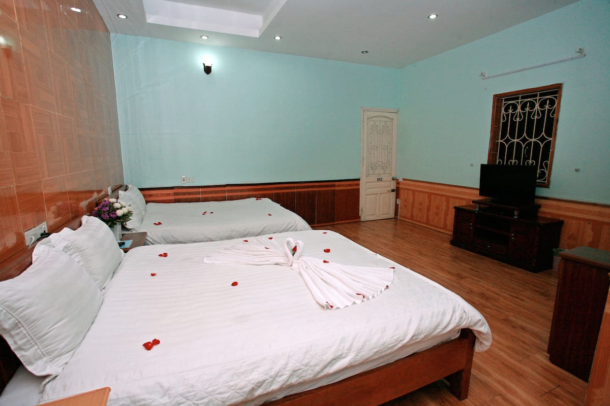 Roupas de cama premium, frigobar, escrivaninha, quartos à prova de som