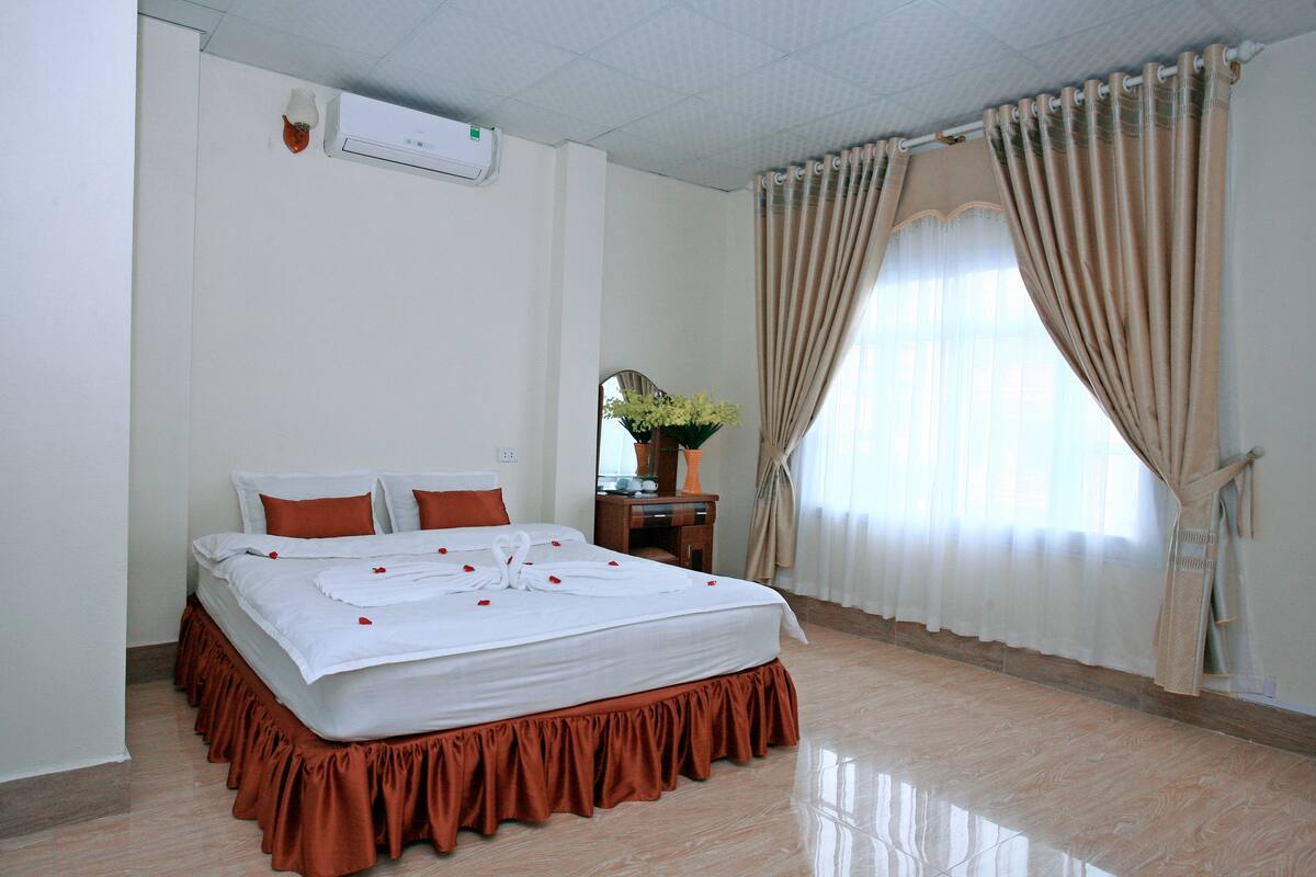 Quarto casal executivo, 1 cama de casal | Roupas de cama premium, frigobar, escrivaninha, quartos à prova de som
