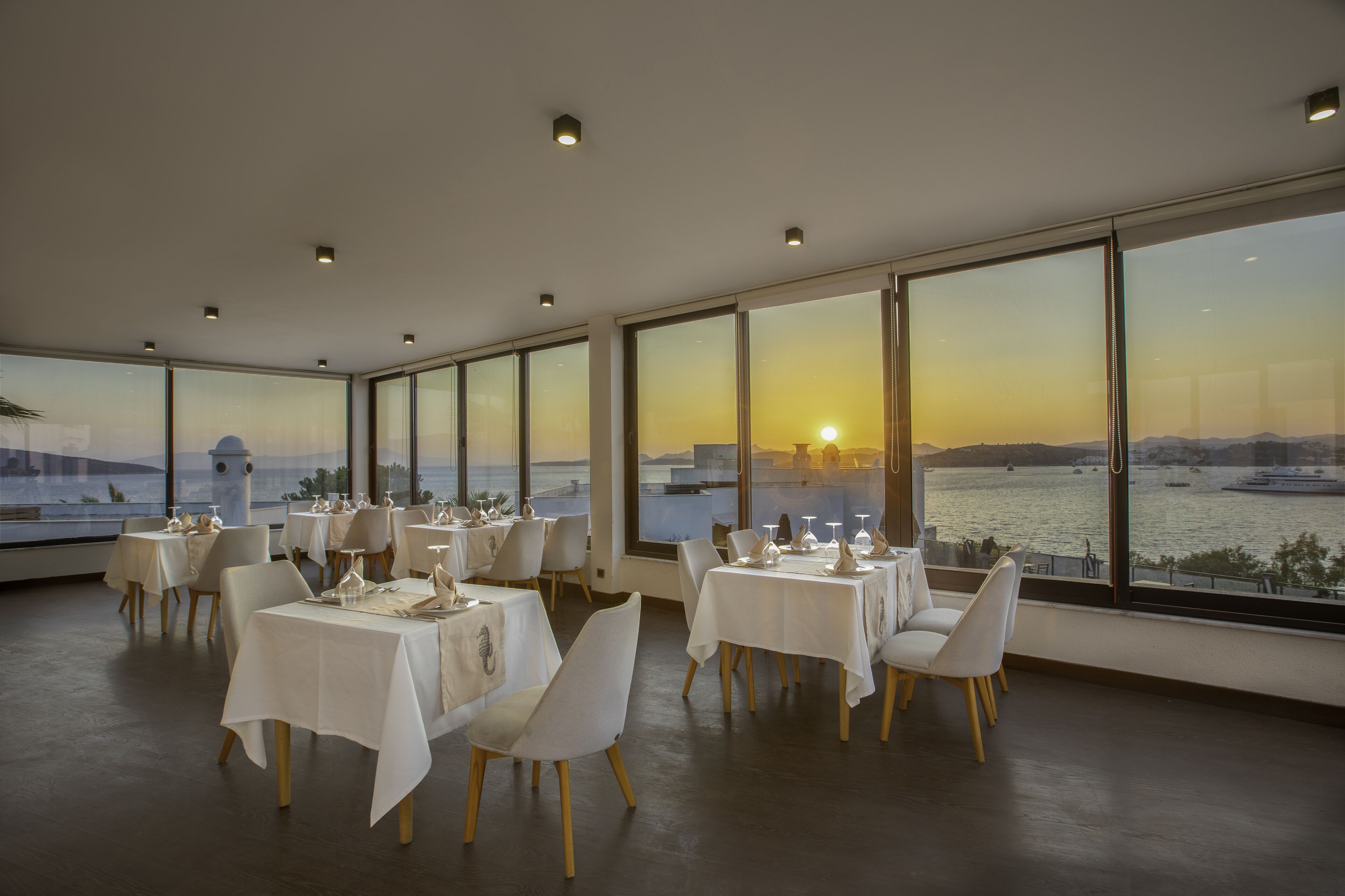 บริการอาหารเช้า อาหารกลางวัน อาหารเย็น, อาหารนานาชาติ