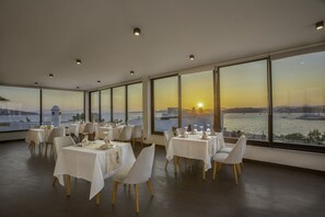 Breakfast, lunch, dinner served; international cuisine - Senses Hotel - Adults Only (Bodrum)