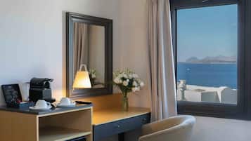 Standard-Doppelzimmer, Meerblick | Hochwertige Bettwaren, Minibar, Zimmersafe, Schreibtisch
