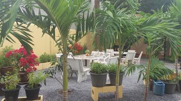 Breakfast, lunch, dinner served; international cuisine