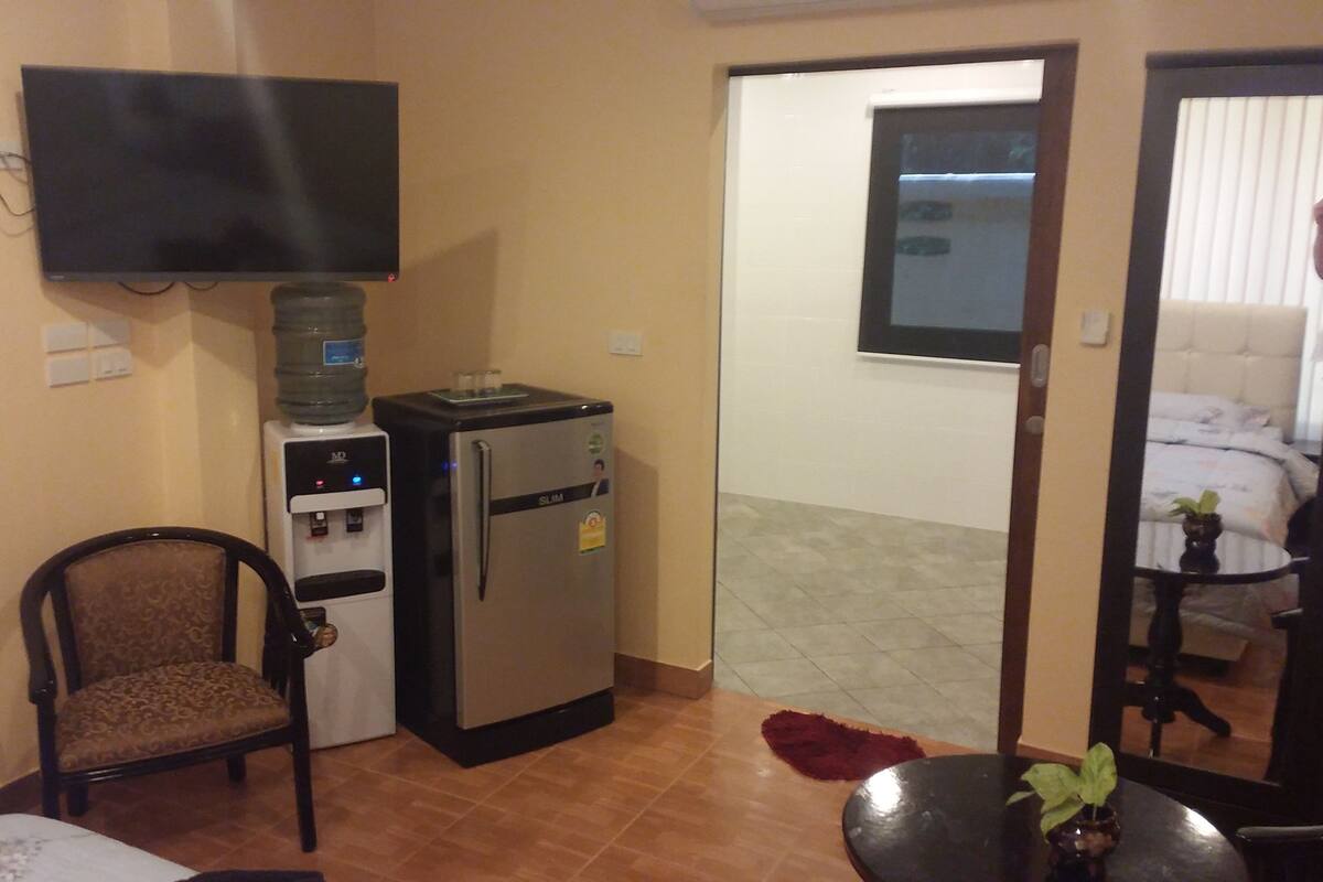 Deluxe Parking View | Minibar, safe på rommet, skrivebord og blendingsgardiner