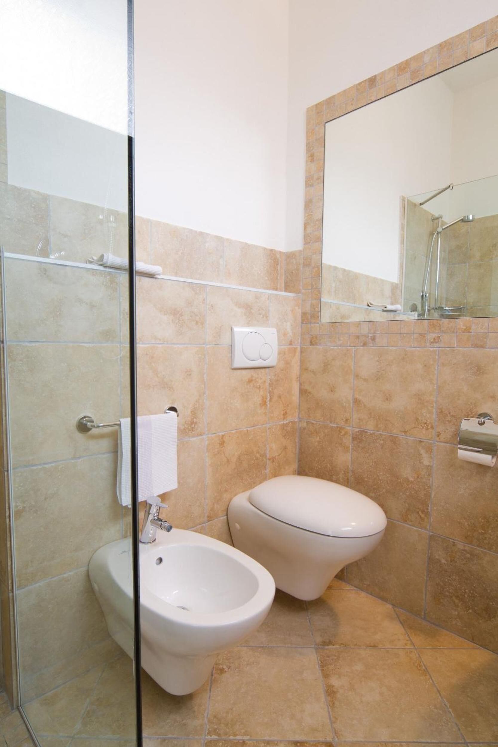 shower, free toiletries, hair dryer, bidet
