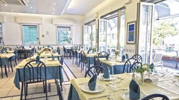 Mittagessen und Abendessen, regionale Küche