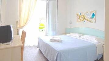 Zimmersafe, Schreibtisch, Babybetten, Zustellbetten