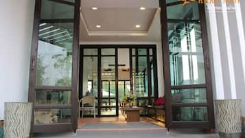 Pintu masuk properti