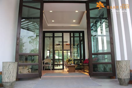 Property entrance. Baan Nan Hotel