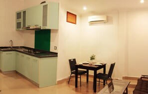 In-room safe, desk, free WiFi - Niisaii Apartment (Phnom Penh)