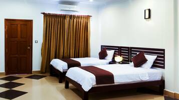 Deluxe Apartment, 2 Twin Beds | In-room safe, desk, free WiFi