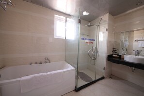 Level Suite | Minibar, in-room safe, desk, rollaway beds - Level Hotel (Hai Phong)