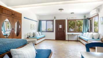 Estúdio, vista para o mar | Área de estar | TV de tela plana