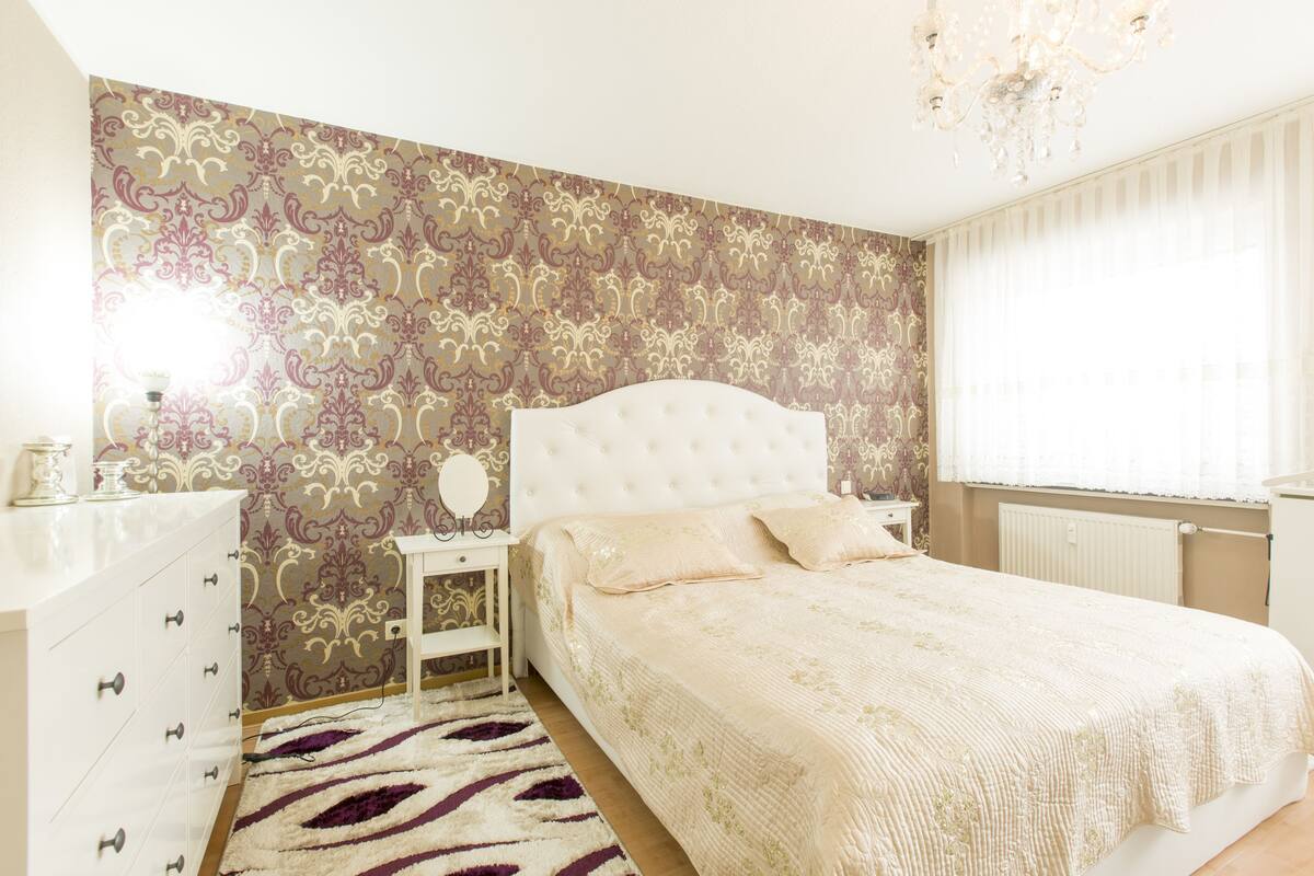 Habitación individual, baño privado | Decoración personalizada y muebles diferentes
