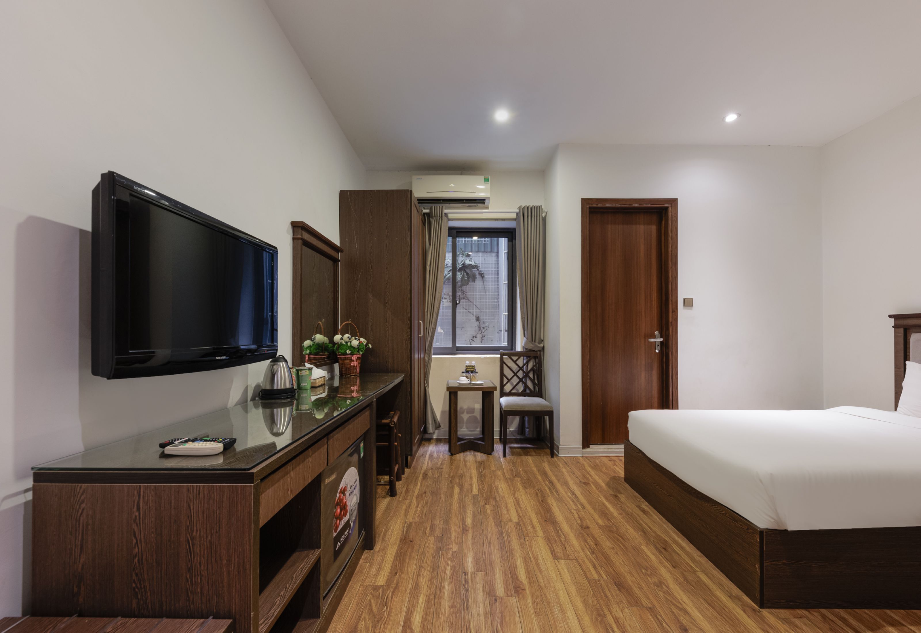 superior twin room | minibar, in-room safe, desk, soundproofing